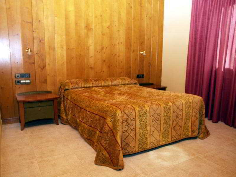 Nogales Hotel Campo (Huesca)