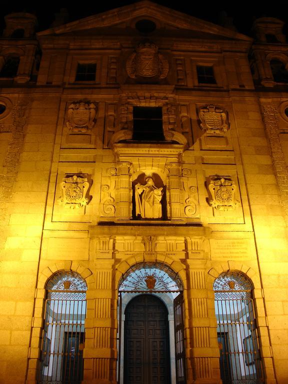 Vut Tomas Luis De Victoria Apartment
