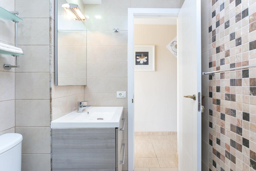 307 Bright, Sea View, Air Conditioning With Swimming Pool Apartment