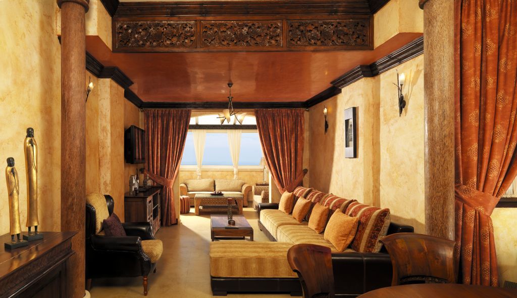 Regency Country Club, Hotel