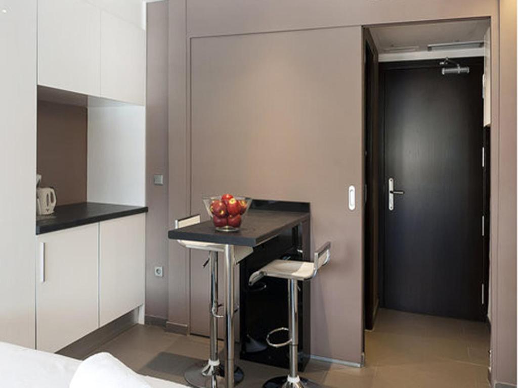 Barcelona Fifteen Central Aparthotel 2*