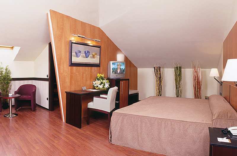 Catalonia El Pilar Hotel