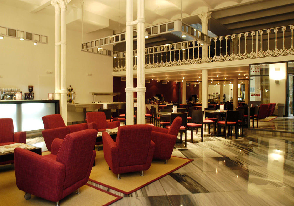 Petit Palace Plaza De La Reina Hotel