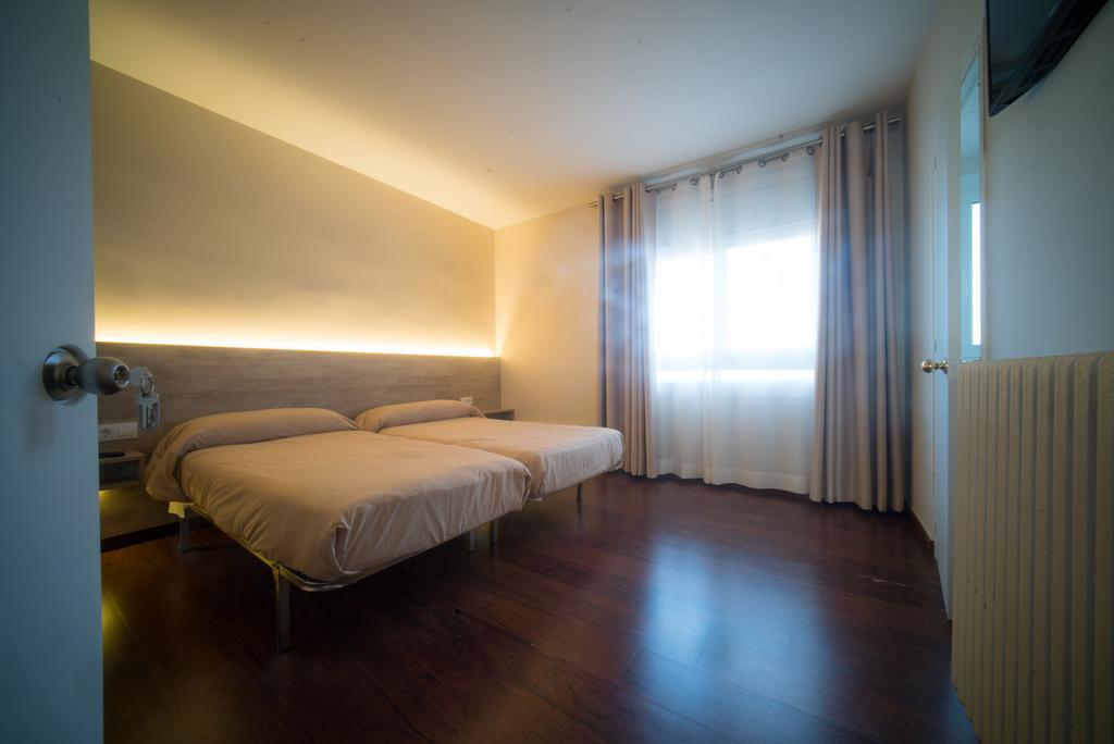 - Habitacions I Hotel