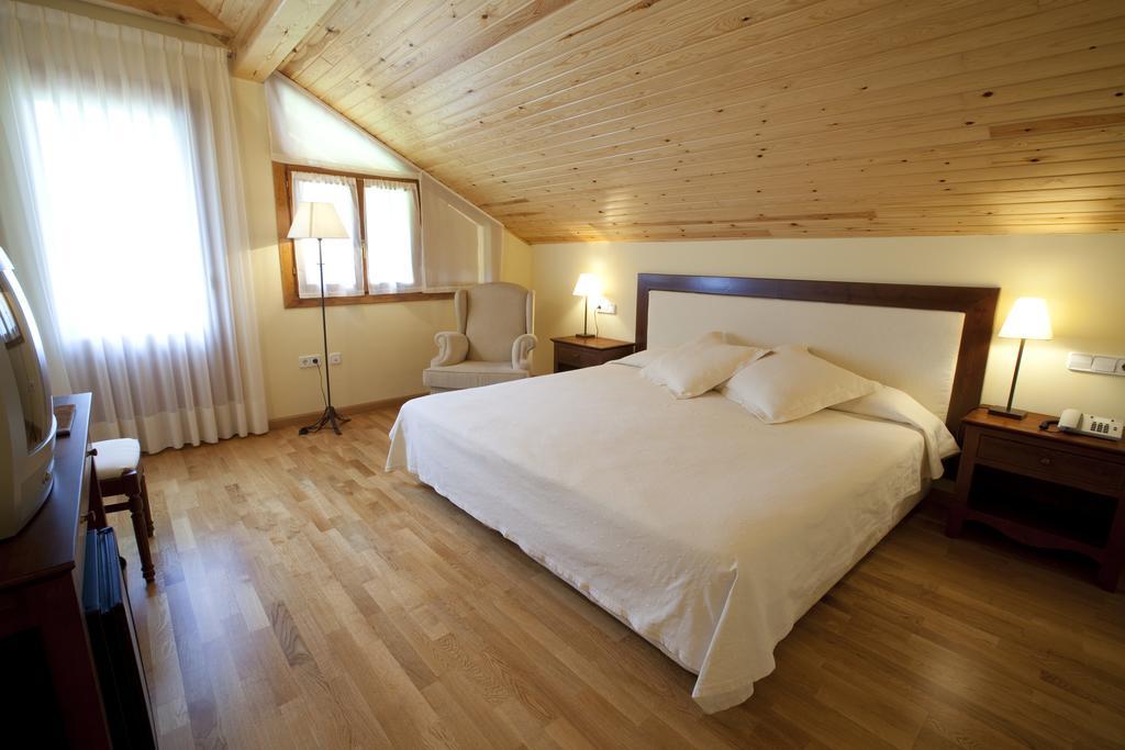 Hotel Estanys Blaus Tavascán