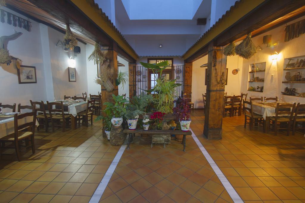 El Tabanco Hotel *