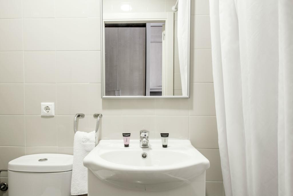 Residencia Universitaria Resa Abedules Apartment