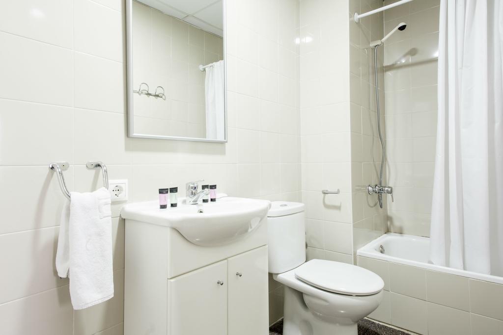 Residencia Universitaria Resa Abedules Apartment Pamplona