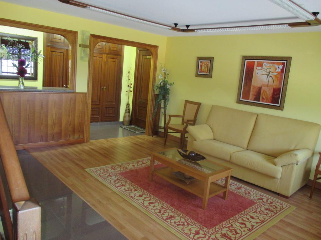 Chola Hotel *