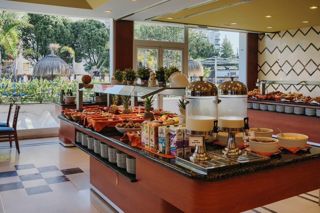 Hotel Puerto Bahia & 4*