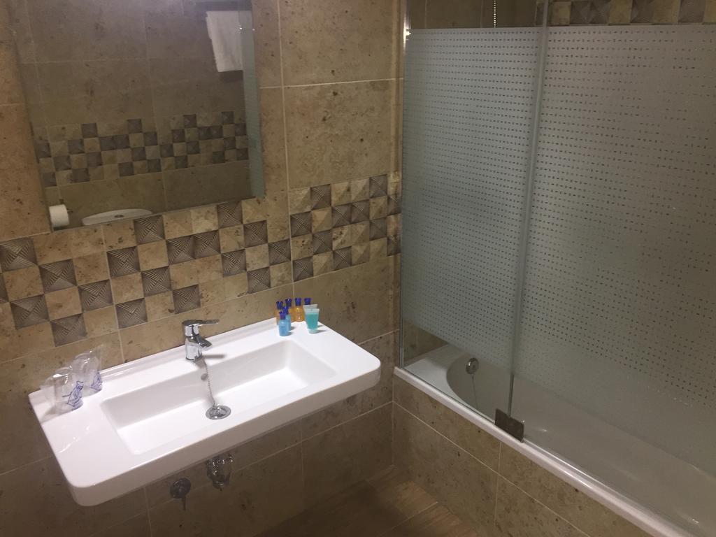 Almadrabeta Hotel