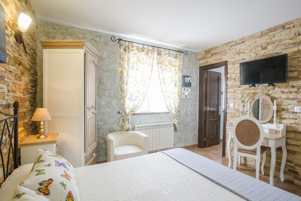 Posada Las Tres Mentiras De Santillana Del Mar Inn 3*