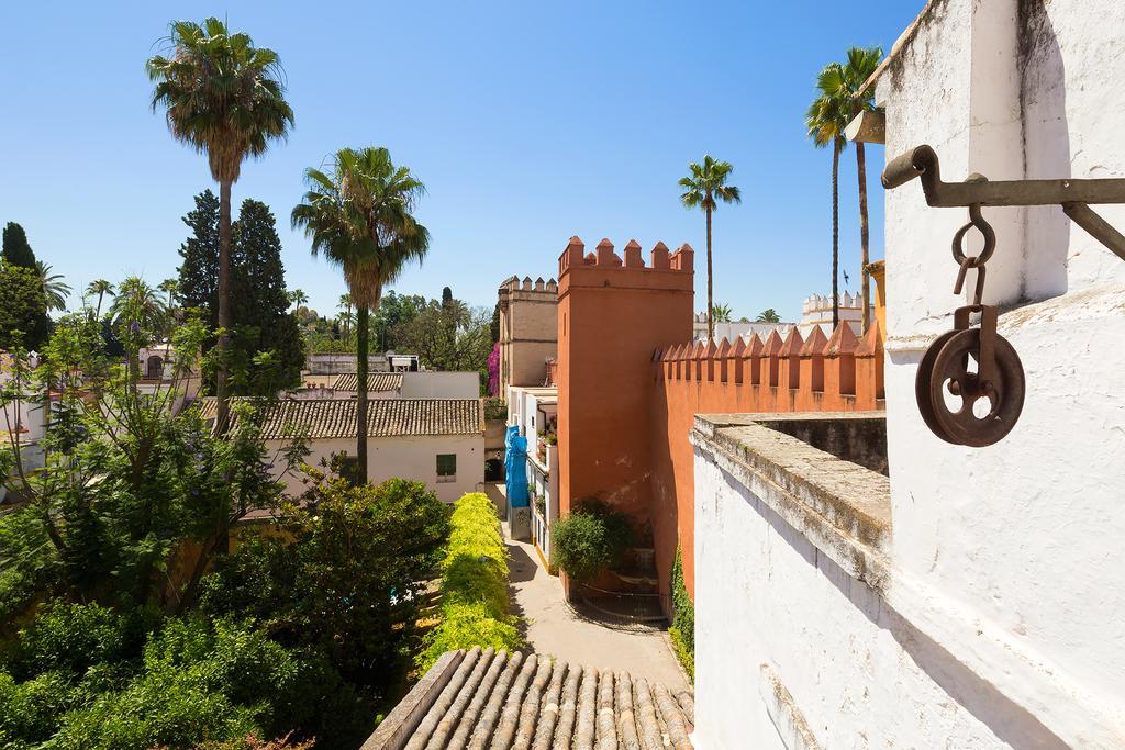 Holi-rent Historic House Next To The Alcazar Apartment