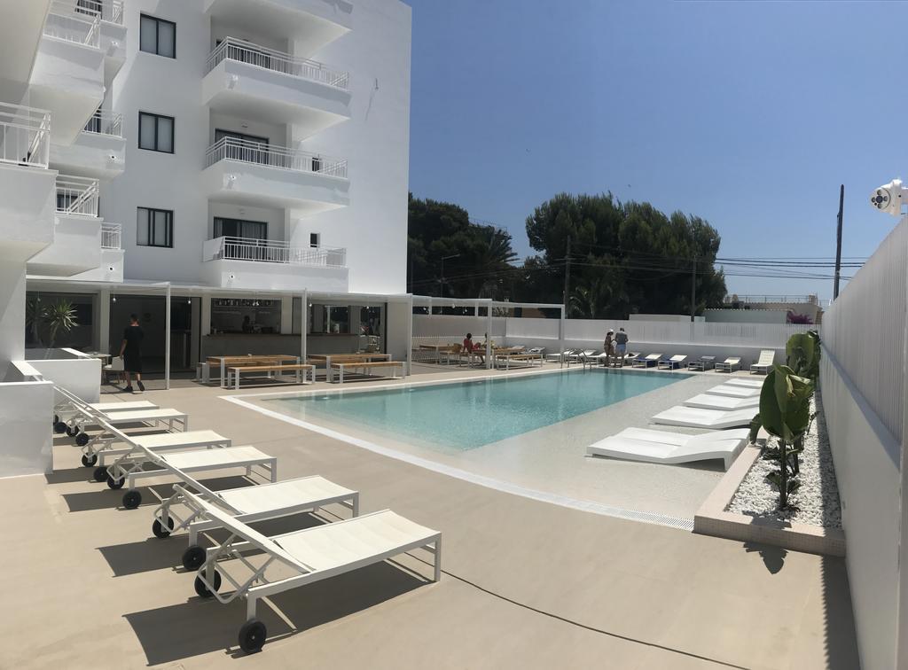 White - Adults Only Aparthotel 4*