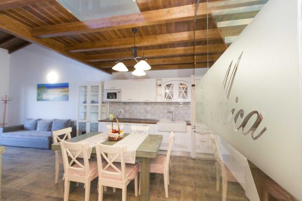 Mica Country house