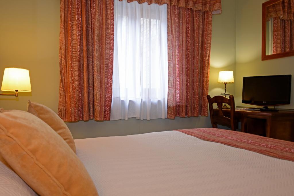 Eth Pomer Hotel