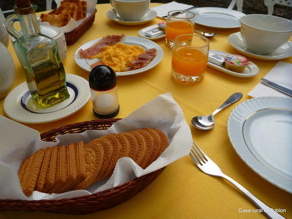 El Roblon Guest house Sartajada