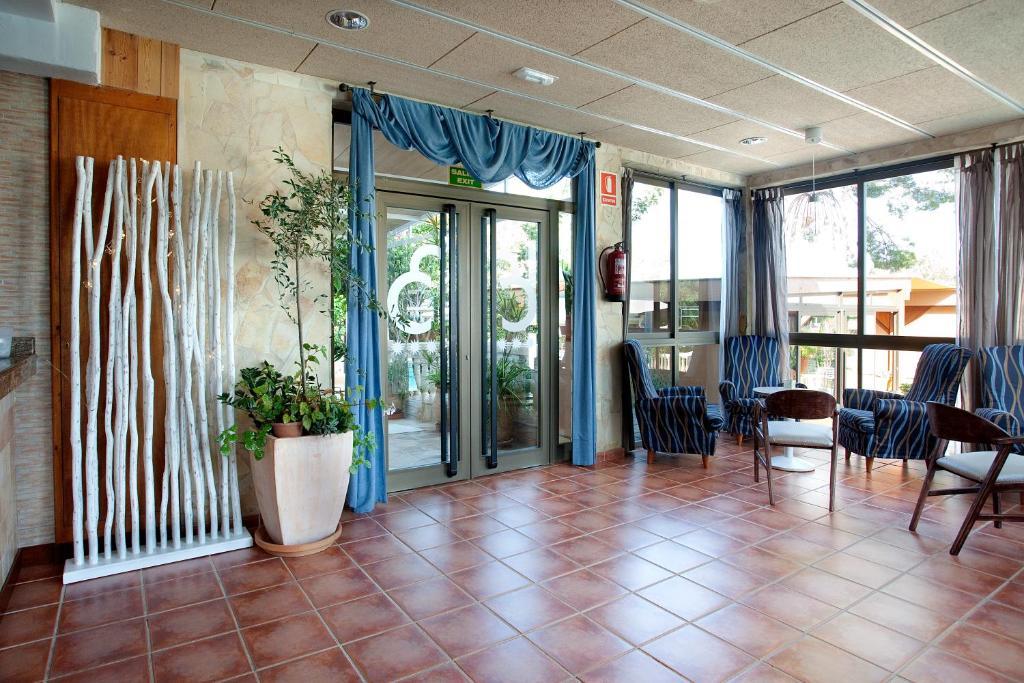 & Entre Pinos-adults Only 3*