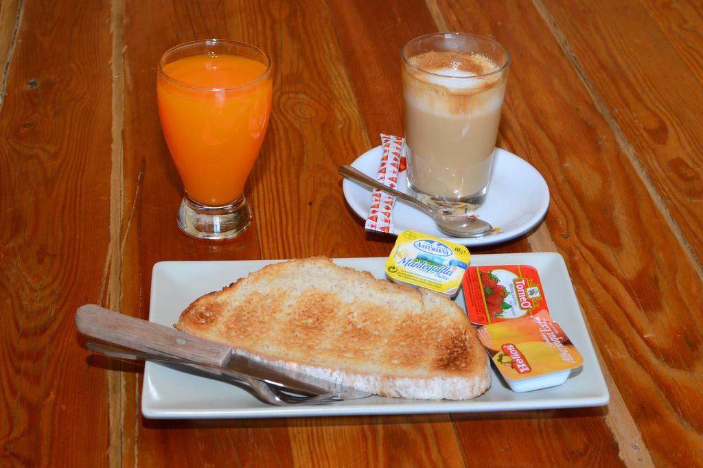 Santo Tomas De Canterbury Hostel Leon