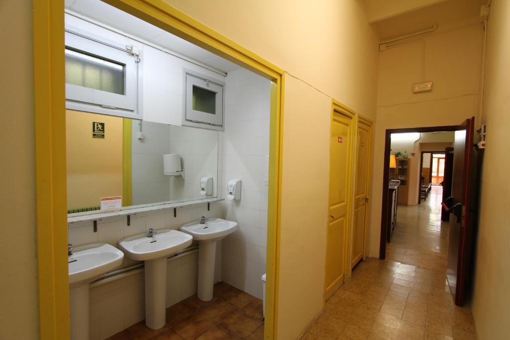 Roques Blanques Hostel