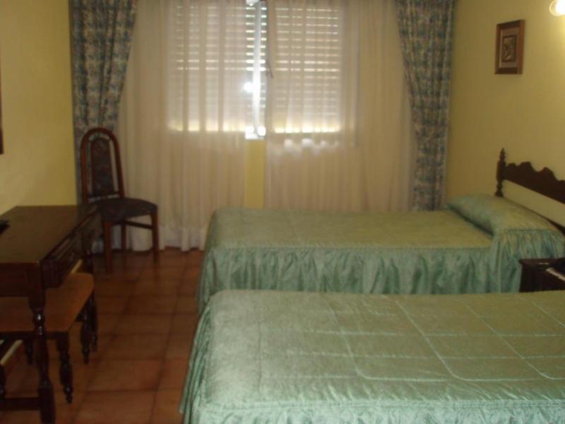 Hotel Rocas De 2*