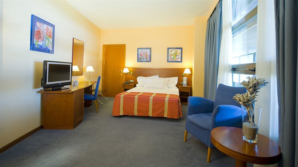 Exe Isla Cartuja Hotel Sevilla