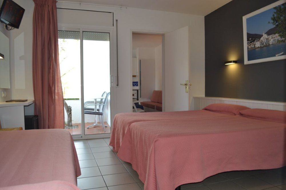 S'aguarda 3* Cadaques