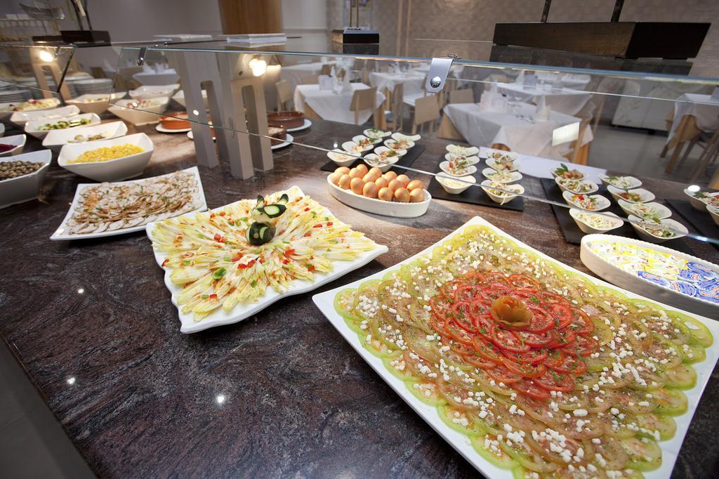 Hotel Port Eugeni 4*