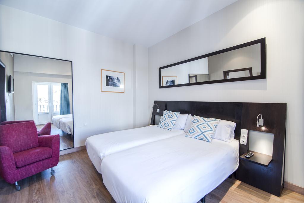 Hotel Petit Palace Plaza De La Reina 3*
