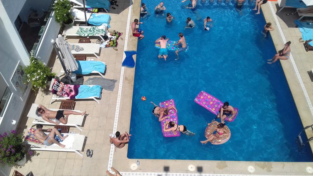 Fleming 50 - Adults Only 3*