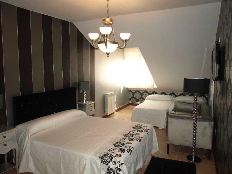 El Pomar Guest house Novales