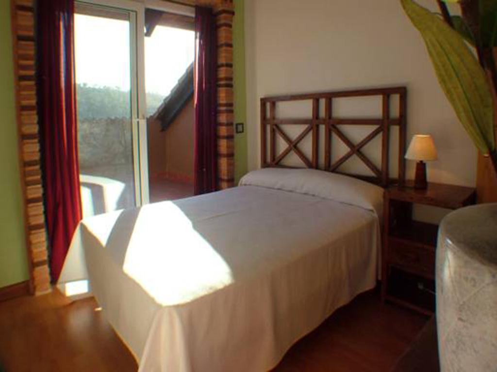 Apartahotel Centro De Turismo Rural Roqueo De Chavela 2*