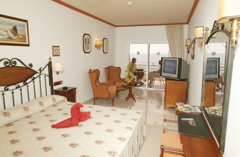 Club Hotel