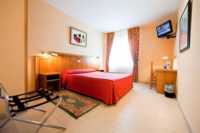 Rey Arturo Burgos Hotel Villagonzalo Pedernales