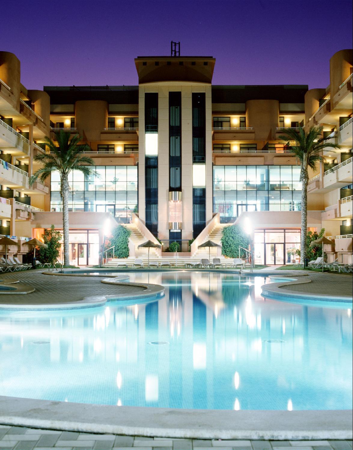 Advise Reina Apartahotel