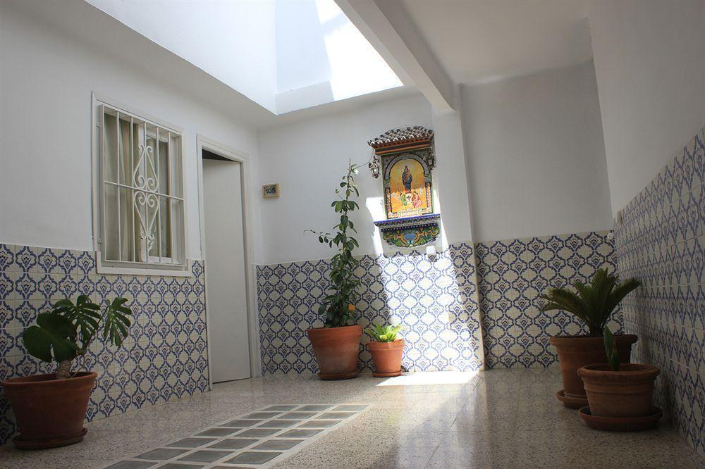 The Monkey Guest house 2*