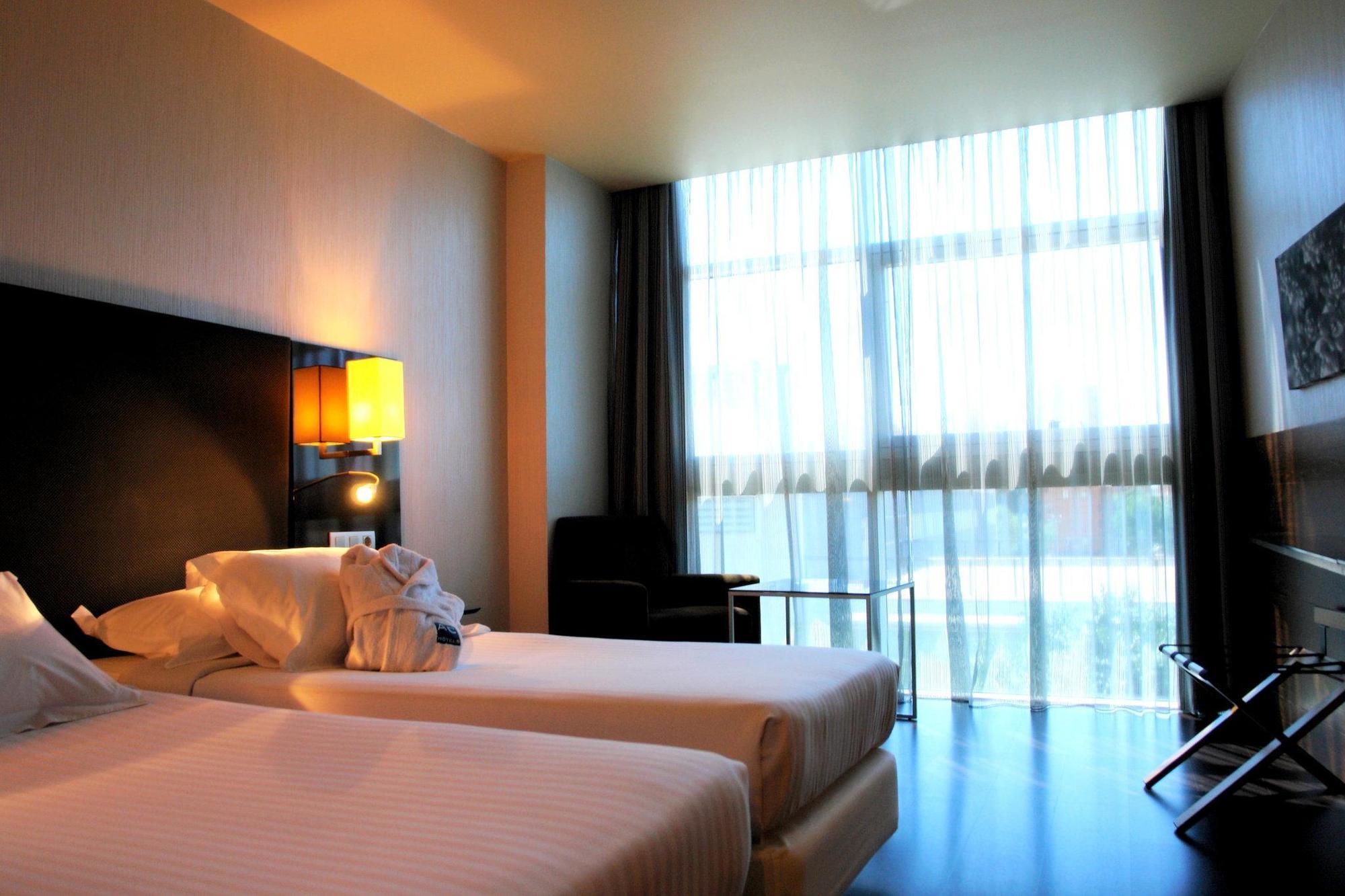Hotel Ac Som By Marriott 4*