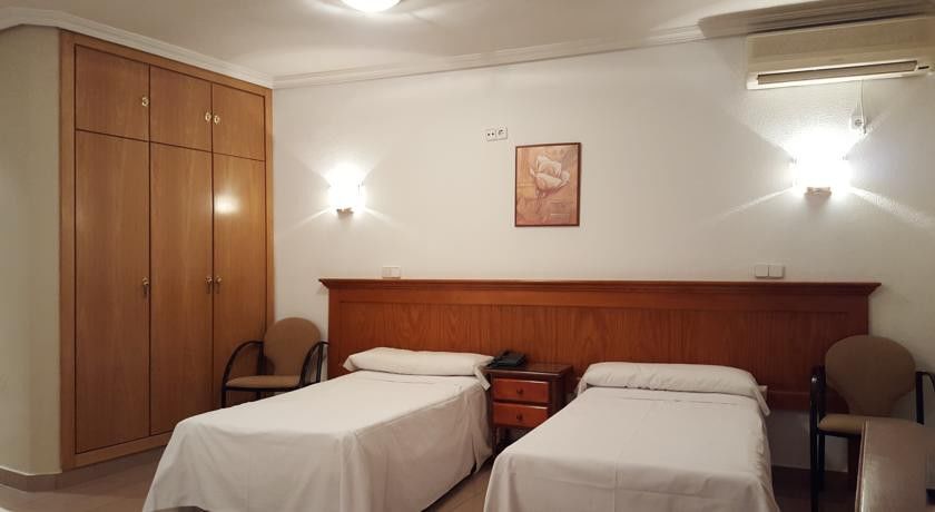 Victoria Hotel 3*