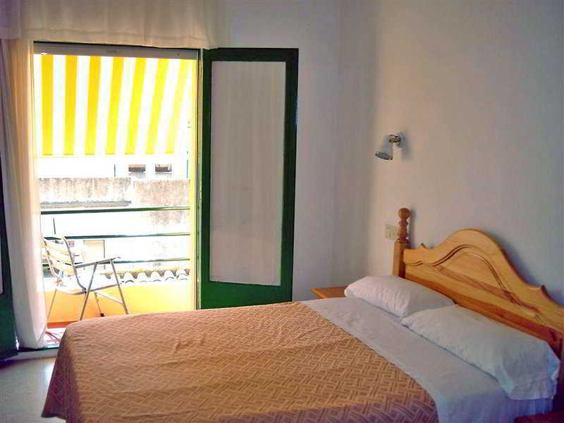 Rom Familiar 2*