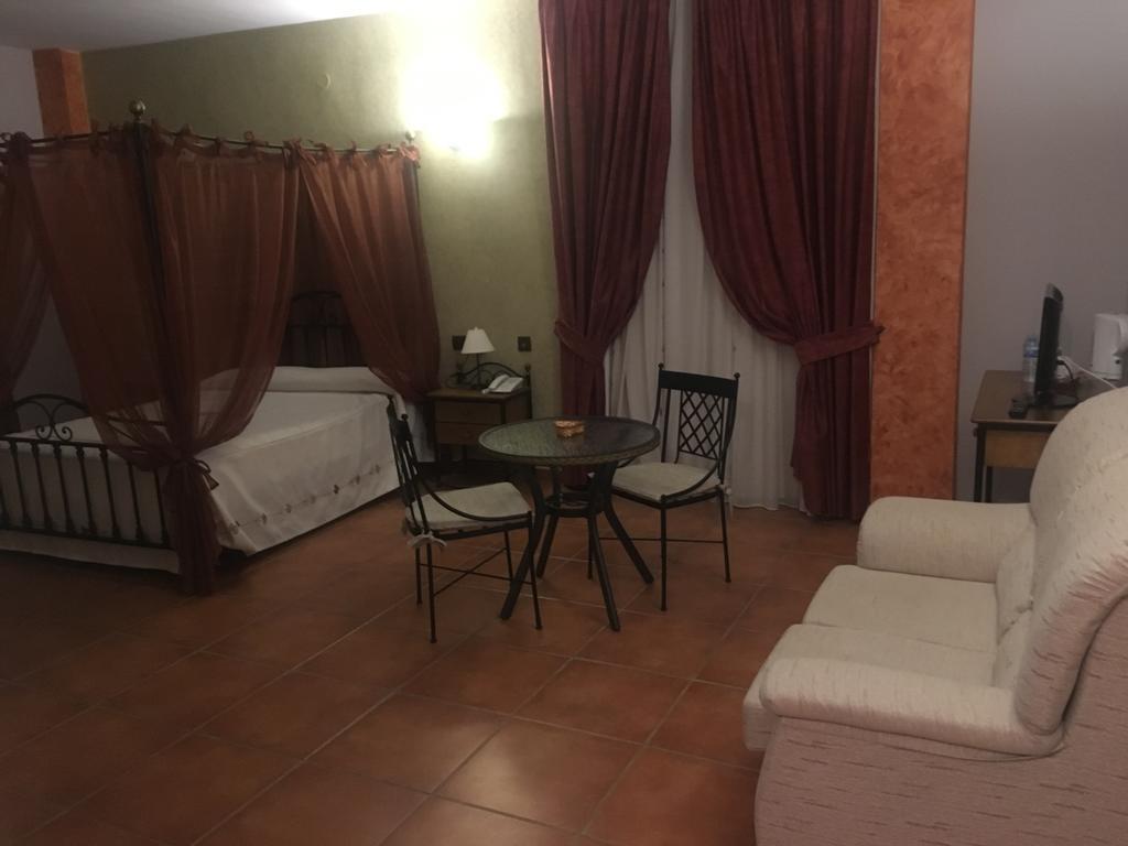 Balcon De Montes Hotel