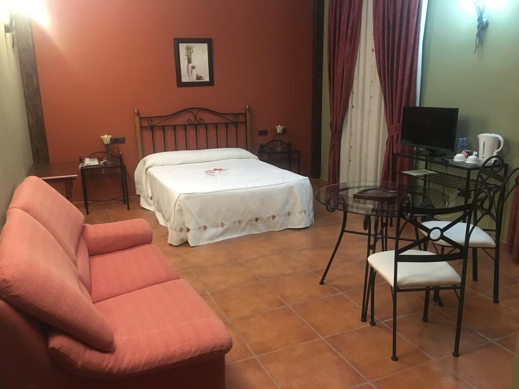 Hotel Balcon De Montes