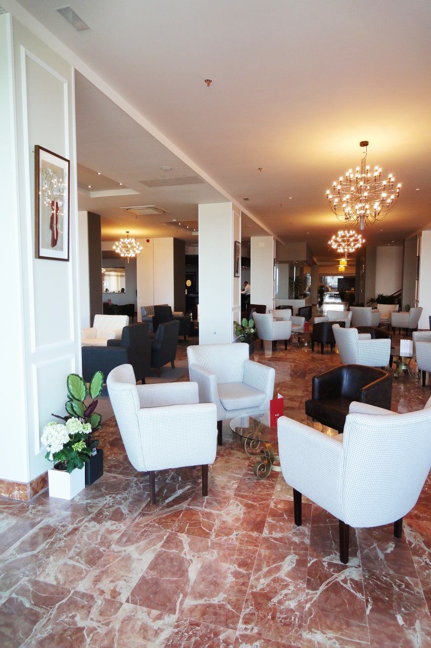 Angela - Adults Recommended 4* Fuengirola