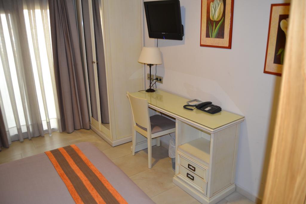 Hotel Versalles Granja de Rocamora