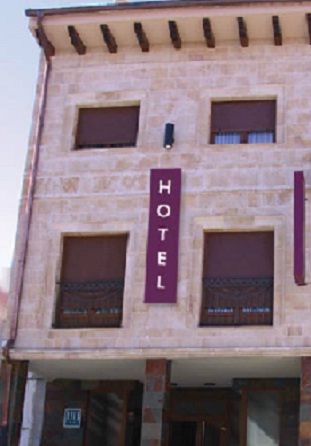 El Roble Hotel
