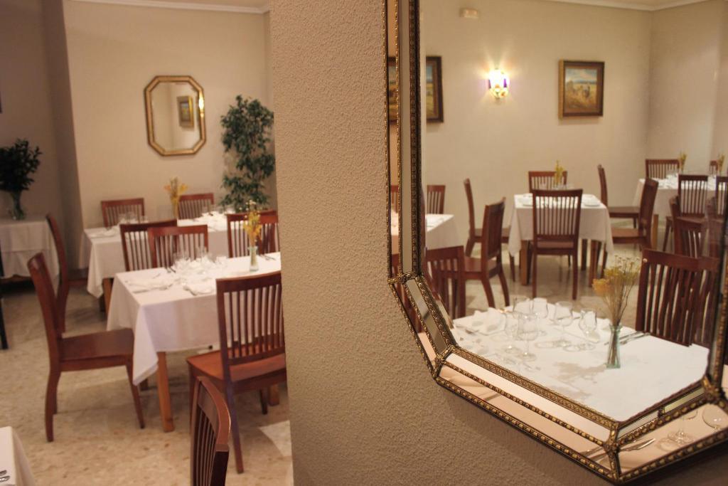 Abadi Hotel *