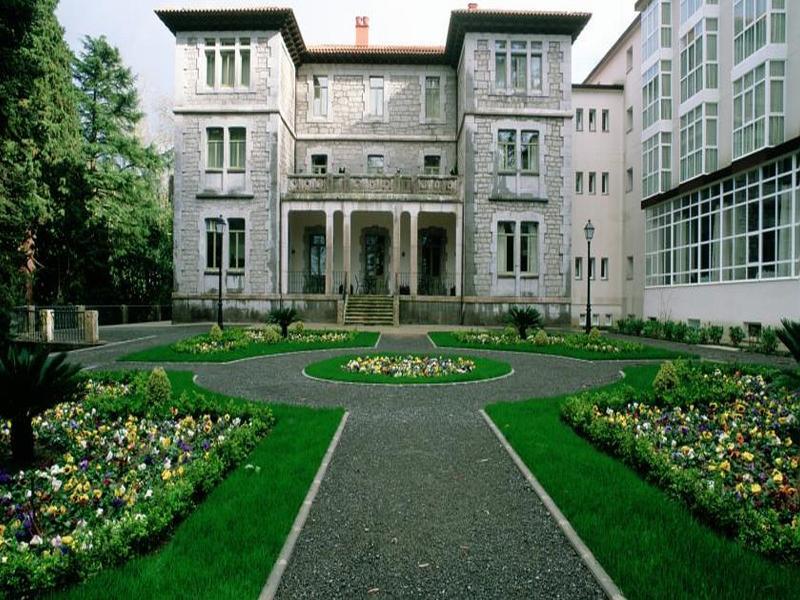 Hotel De 4*