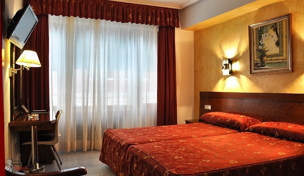 Aragon Hotel *