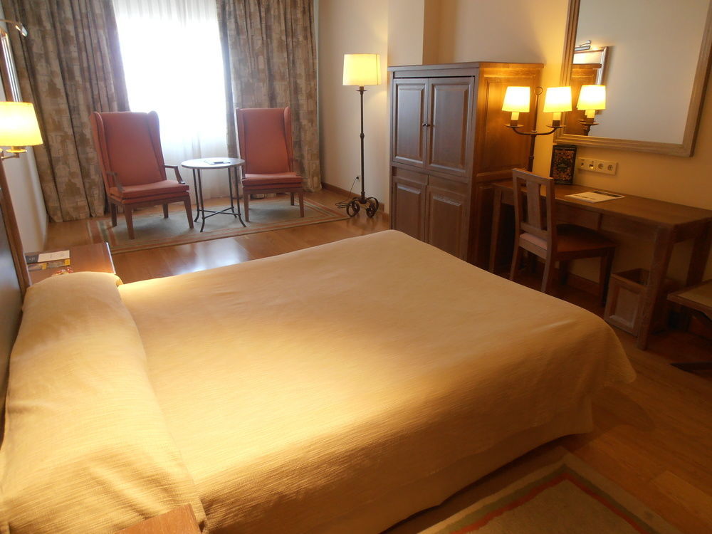Hotel De 4*