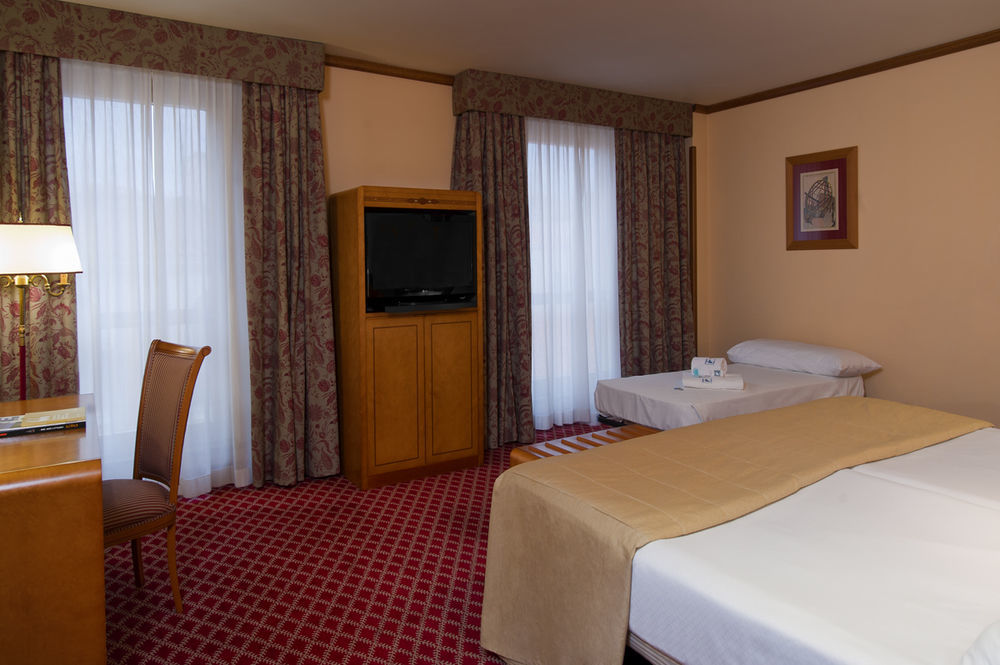 Eurostars Claras Hotel 4*