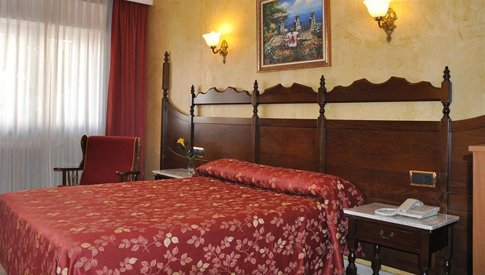 Hotel Reyes Catolicos *